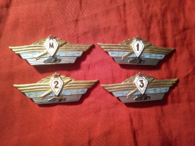 Set 4 Insigne Militare URSS - Armata Sovietica - tancuri - Clasele: Maestru si 1,2,3 , metal si email , L=7cm foto