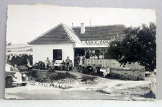 BAILE PERSANI LANGA BRASOV, FOTOGRAFIE DE GRUP LANGA UN RESTAURANT - HOTEL , CARTE POSTALA ILUSTRATA , MONOCROMA, CIRCULATA , DATATA 1938 foto
