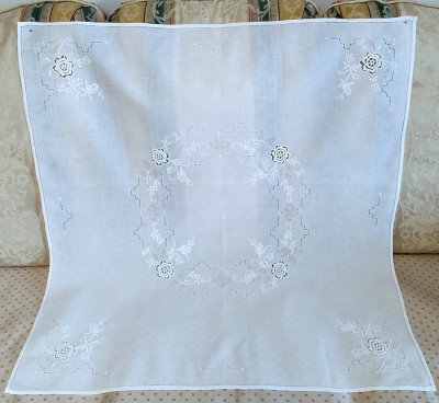 Fata de masa Vintage din bumbac cu broderie manuala si insertii croset foto