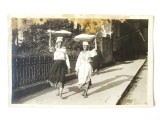Salutări din București-Porumbe,vanzatoare de porumbe carte poștală foto apr.1916