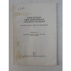 FORSCHUNGEN UBER SIEBENBURGEN UND SEINE NACHBARN von KALMAN BENDA , 1987 , COPERTA CU PETE SI HALOURI DE APA *