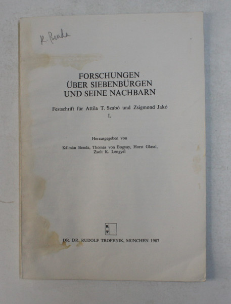 FORSCHUNGEN UBER SIEBENBURGEN UND SEINE NACHBARN von KALMAN BENDA , 1987 , COPERTA CU PETE SI HALOURI DE APA *