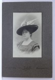 STUDIO FOTO ' JULIETTA ' , BUCURESTI , DOAMNA CU PALARIE , FOTO CABINET , INCEPUT DE SECOL XX