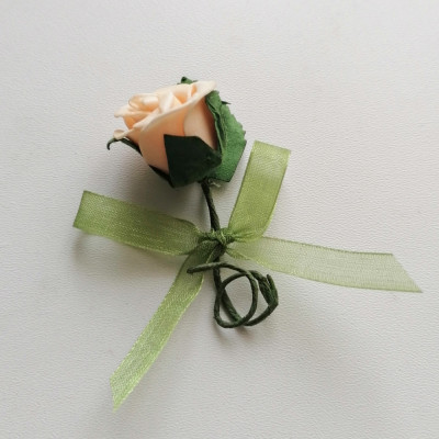 Cocarde nunta - trandafir spuma (somon deschis) si funda organza foto