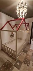 Creează un colț magic acasă &amp;ndash; Pat Montessori cu saltea și bibliotecă! foto