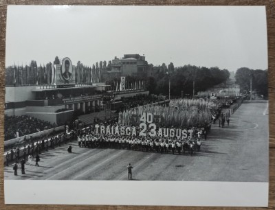 Lozinci cu ocazia zilei de 23 august 1984// fotografie foto