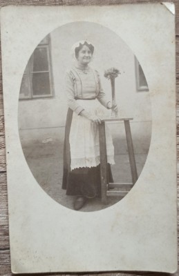 Doamna cu vaza// foto tip CP, perioada interbelica foto