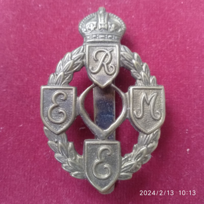 -Y- INSIGNA MILITARA ANGLIA WW2 - ROYAL ELECTRICAL &amp;amp; MECHANICAL ENGINERS foto