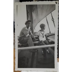 Fotografie, tata si fiul la plimbare pe mare, la Constanta, 1932
