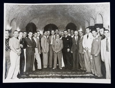 FOTOGRAFIE DE GRUP , BOXERI ROMANI SI ANTRENORII LOR , FOTOGRAFIE MONOCROMA , PE HARTIE LUCIOASA , PERIOADA INTERBELICA foto