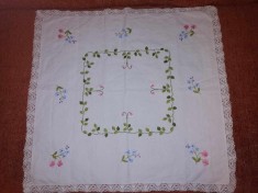 Fata de masa centru de masa cusut brodat broderie veche pe panza