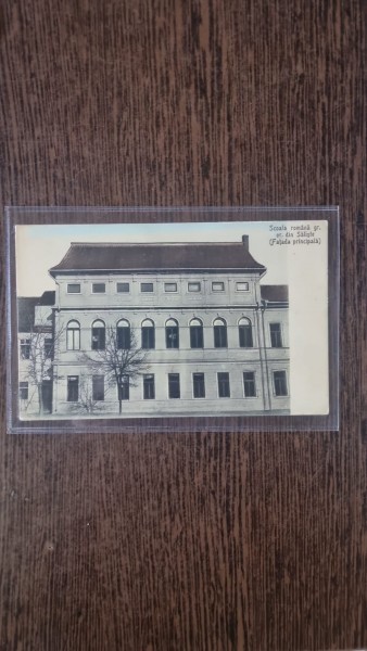 Carte Postala - Saliste. Fatada principala a scolii romane