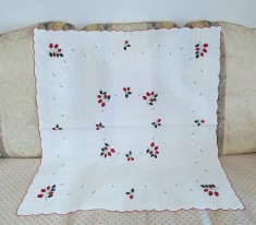 Fata de masa Vintage din bumbac cu broderie manuala aplicata- tip quilt