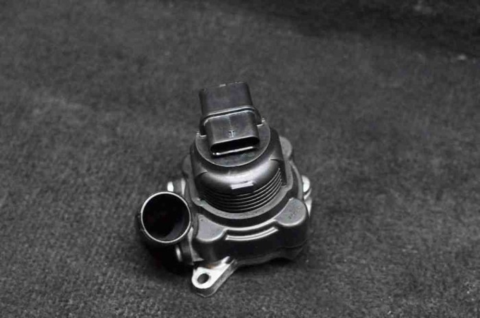 Supapa EGR AUDI A3 Limousine 8VS, 8VM 2015 OEM: 06K131097M