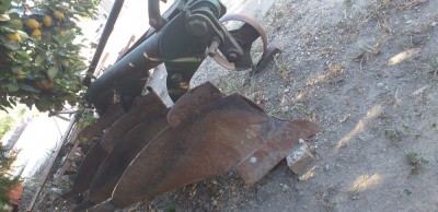 Plug 3 brazde pentru tractor U650 foto