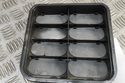 Grila de ventilație caroserie AUDI Q8 E-TRON Sportback 2024 OEM: 4M0819181B 31158393 foto
