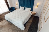 Pilota iarna matlasata aloe vera AloeDream Coneltex, dimensiuni 180x210 cm, dreptunghiulara, culoare alba, umplutura fibra siliconizata antialergica,