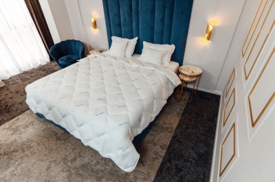 Pilota iarna matlasata aloe vera AloeDream Coneltex, dimensiuni 180x210 cm, dreptunghiulara, culoare alba, umplutura fibra siliconizata antialergica, foto