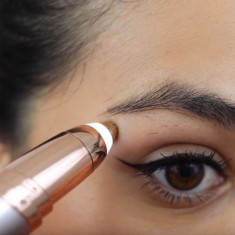 Trimmer sprancene Flawless Brows, lumina foto