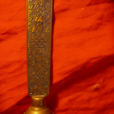 Sigiliu din bronz cu model oriental in email si cu Monograma LPT (?), h=9,7cm