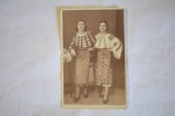 fotografie doua femei in port popular Foto Weissmann Bucuresti