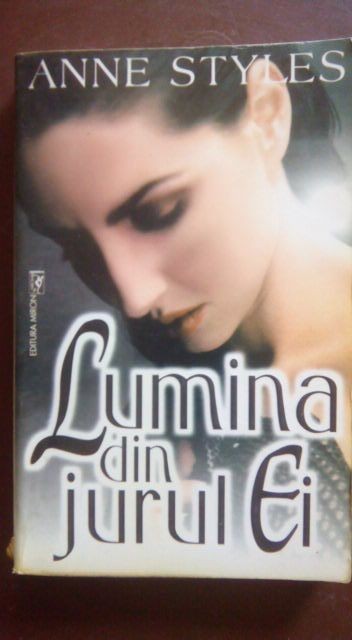 Lumina din jurul ei