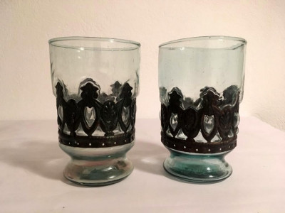 Doua pahare sticla suflata in forma de metal, suport lumanari, vechi, art deco foto
