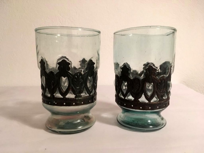 Doua pahare sticla suflata in forma de metal, suport lumanari, vechi, art deco
