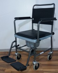 Scaun wc (toaleta) cu roti pentru batrani sau persoane cu handicap. foto