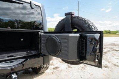 Subwoofer 12&amp;quot; dedicat usa spate JEEP WRANGLER JK/JKU AND JL/JLU CarStore Technology foto