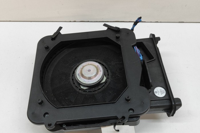 Subwoofer podea dreapta BMW X1 F48 2016 OEM: 9275996 | 32053642