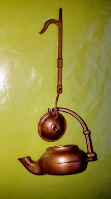 D914-Aromar vechi bronz masiv stare buna. Marimi: inaltime totala 23 cm. foto