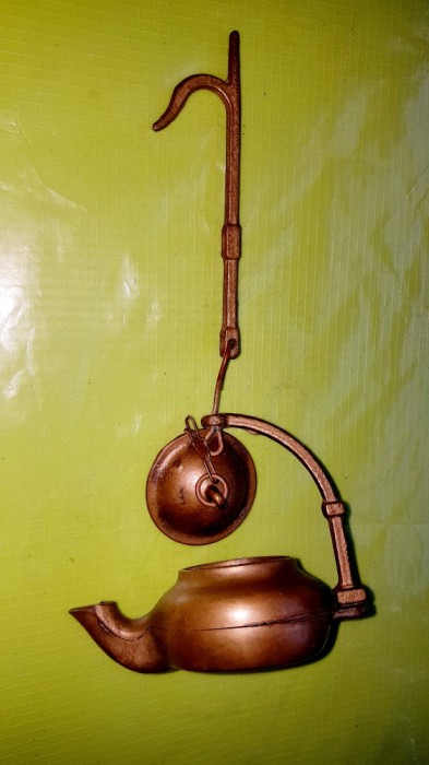 D914-OPAIT-Aromar-Tamaietor vechi bronz masiv stare buna. Marimi: inaltime totala 23 cm, lungime 11, latime 6 cm.