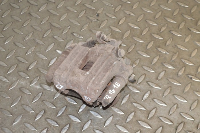 Etrier de fr&acirc;nă dreapta spate AUDI A1 8X1, 8XK 2011 13338950