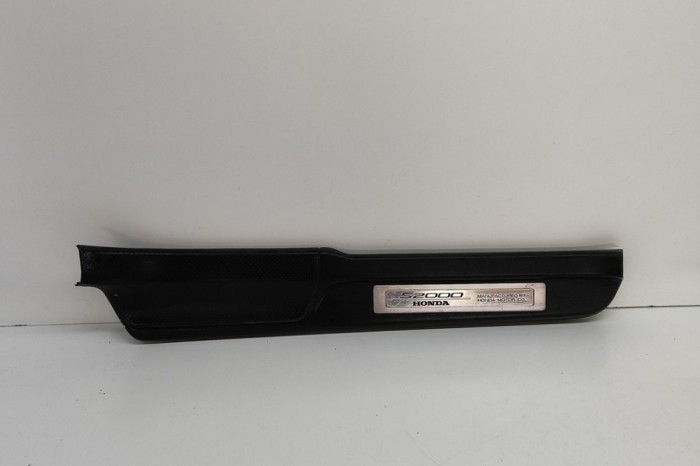 Ornament prag dreapta față HONDA S2000 AP 2002 OEM: 84201-S2A-0000,84201-S2A-9000 | 29499493
