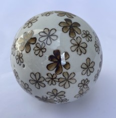 SFERA din portelan, decoruri florale, diametru 8,2 cm