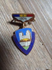 Insignă Fruntaș in gospodarirea Orașului 1974