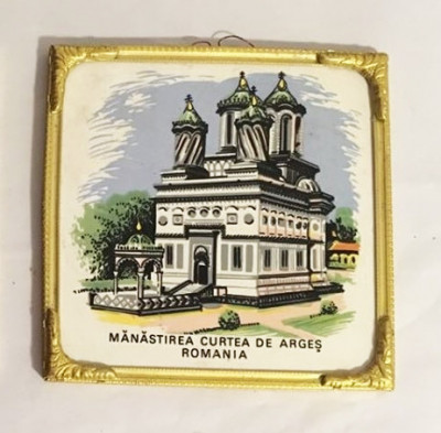 Suport ceramic (faianta) romanesc Manastirea Curtea de Arges, anii 70 foto