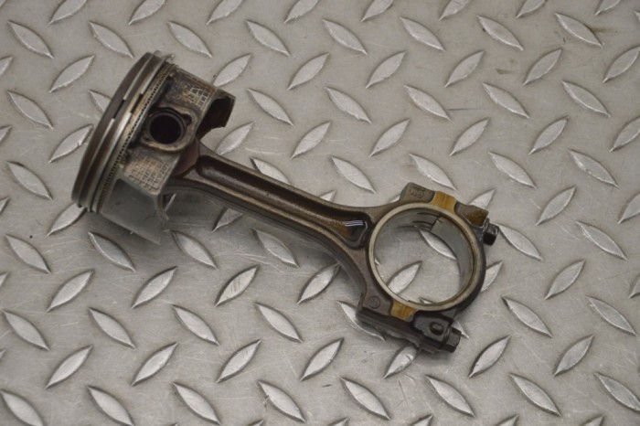 Piston OPEL VECTRA C 2002 OEM: 674 20510300