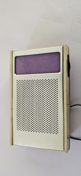 RADIO CORA ELECTRONICA , FUNCTIONEAZA .