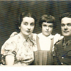 M1 F29 - FOTO - fotografie foarte veche - militar cu familia - anii 1930