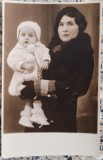 Mama cu copil, portret// foto tip CP