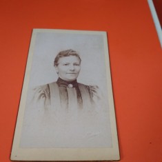 FOTO PORTRET FEMEIE ANII 1900 VECHI PE CARTON GROS 10 / 7 CM DE COLECTIE RARA!