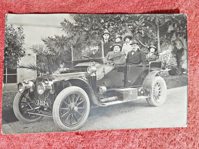 Fotografie tip carte postala, la plimbare cu masina, inceput de secol XX foto
