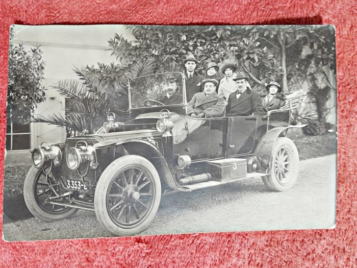 Fotografie tip carte postala, la plimbare cu masina, inceput de secol XX