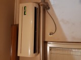 Aer conditionat NEO, 12000 BTU, in functiune, fara inverter