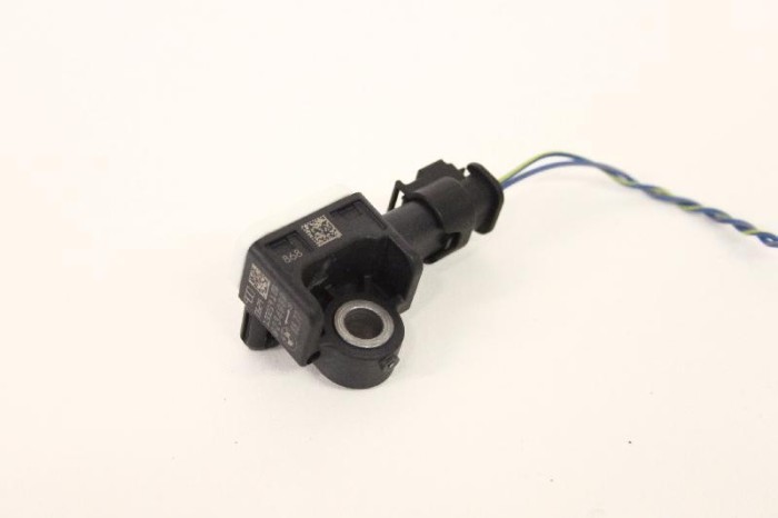 Senzor de impact lateral st&acirc;nga BMW 3 F30, F80 2013 OEM: 9234989 2721739
