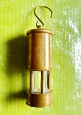 G118-Lampa mica miner decor veche perioada interbelica alama masiva cu sticla originala si mica gravaura.