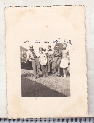 bnk foto Aviatie WW II - aviatori langa avion de vanatoare PZL foto