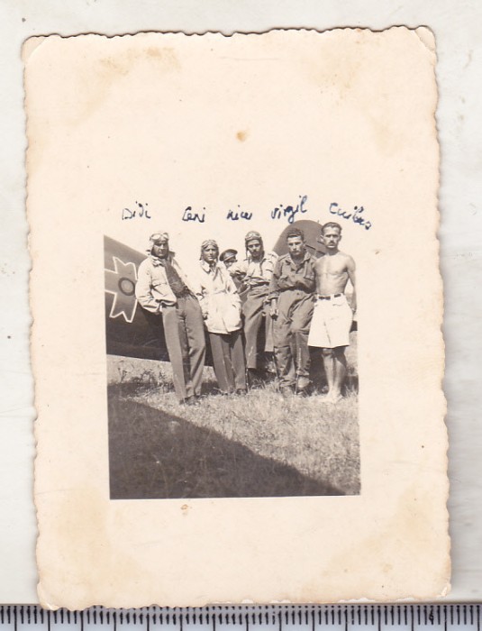 bnk foto Aviatie WW II - aviatori langa avion de vanatoare PZL